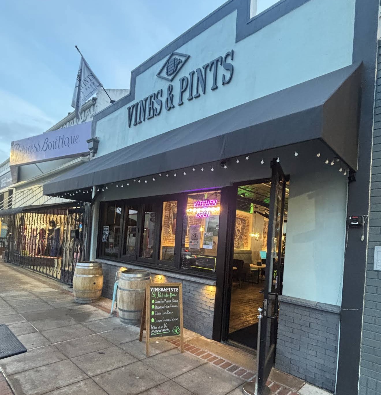 Vines & Pints — Gilroy, CA live music venue